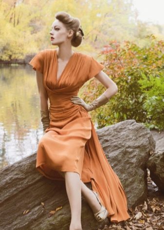 Features of the orange dress