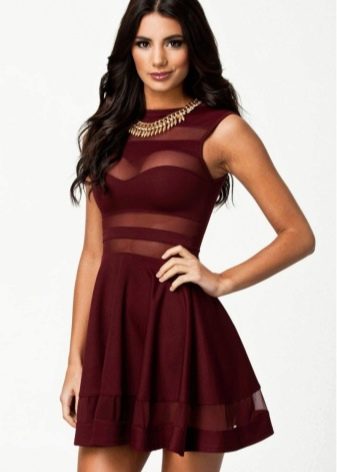Gold jewelry for a wine-colored dress