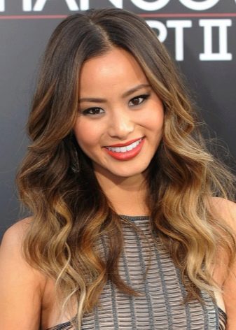 Lipstick for a gray dress