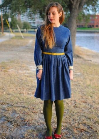 Green tights for a navy dress