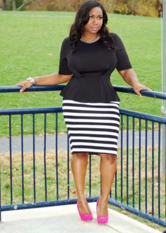 Sheath dress for overweight with an hourglass figure