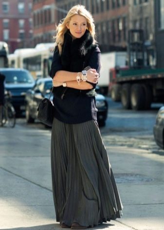 Outerwear for a floor-length dress