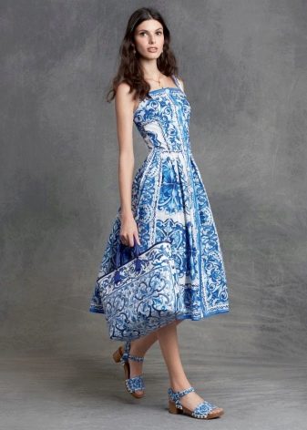 Sandals for a dress in the Russian style