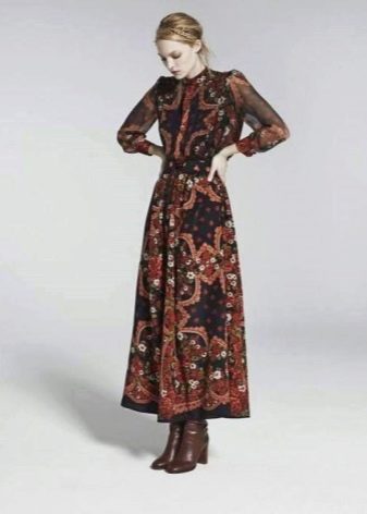 Boots for a dress in the Russian style