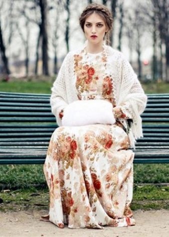 Dress and accessories to it in the Russian style