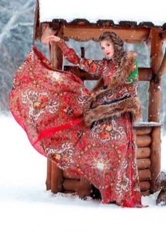 Clothes and accessories for Russian dress
