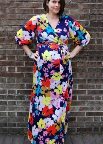 Long dress to the floor with a wrap for pregnant women