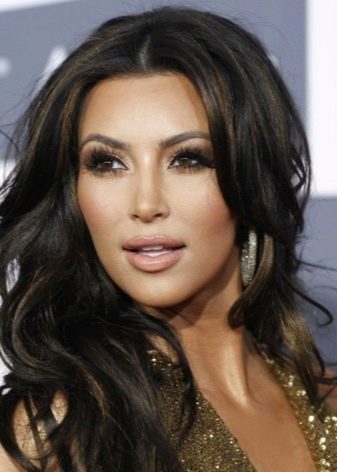 Makeup in beige tones for women of color type Autumn