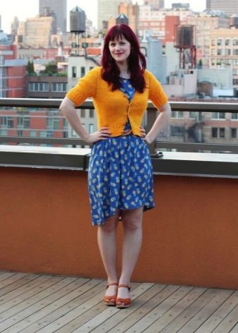 Cardigan for colored staple dress
