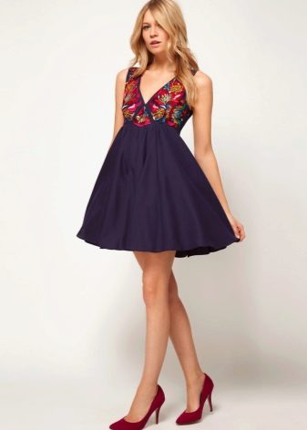 A-line dress with embroidery