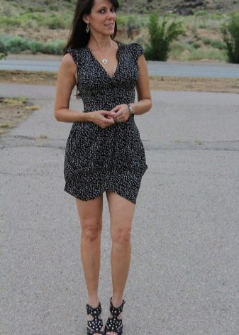 Polka dot sandals for a polka dot dress