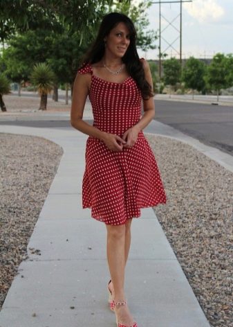 Polka dot dress with polka dot pumps
