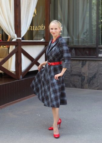 Robe midi à carreaux grise
