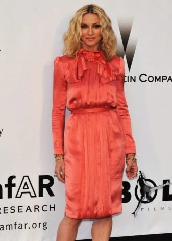 Inverted Triangle Fitted Mid-length Dress