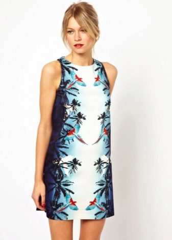 Dress with natural vertical pattern