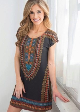 Dress with ethnic print on the chest