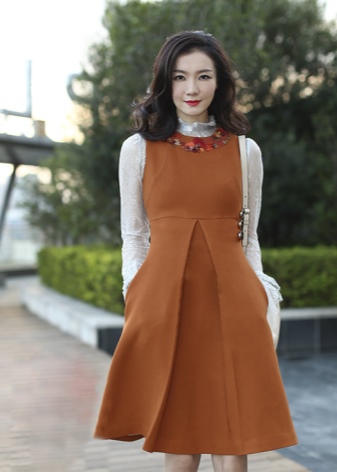 High-waisted dress for fall