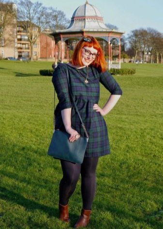 Green dress with a high waist in a cage for obese women
