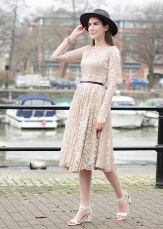 Heeled sandals for a dress in the style of new bow