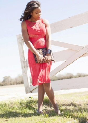 Dress with a pleated skirt for plump