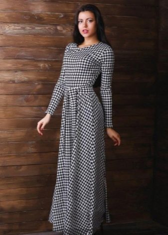 Robe longue patte d'oie avec ceinture