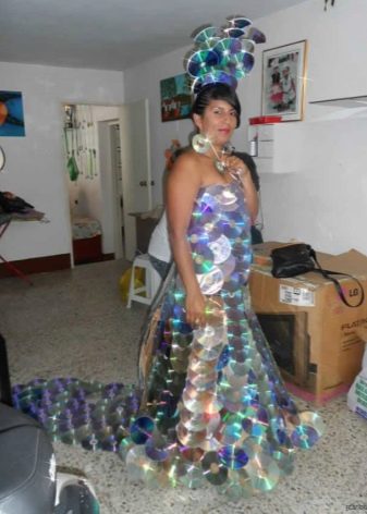 Disc dress