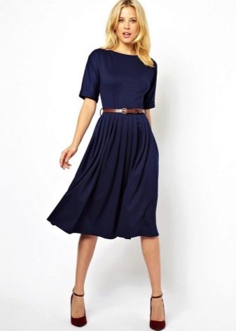 Midi dress in blue with a sun skirt
