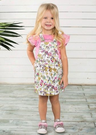Summer sundress for a girl of 4 years old