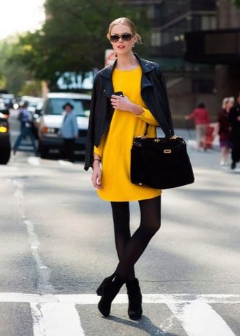 Black tights for a yellow dress