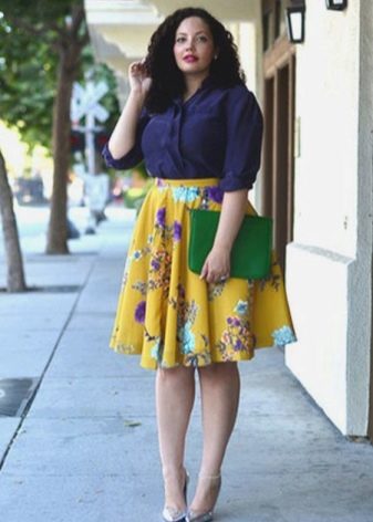 Pleated skirt for a girl with a figure like Apple