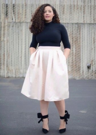 Pleated skirt for a girl with a figure like Apple