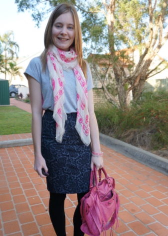 Pencil skirt combined with a scarf