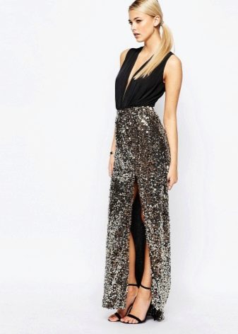 Long skirt with slit