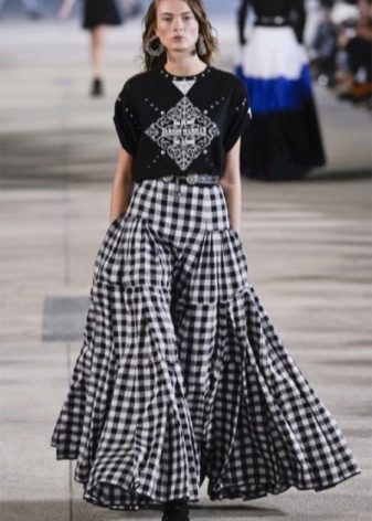Plaid skirt sun to the floor