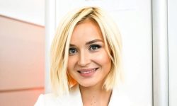 Разкопчани шорти и изпъкнал език: Полина Гагарина изненада феновете с външния си вид