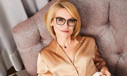 Евелина Хромченко разказа кои цветове в дрехите са най-актуални през есента / зимата 2021-2022 г.
