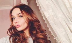 Легло, украсено с добермани за 2 милиона: как изглежда апартаментът на Алена Водонаева