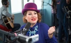  Аз не съм Ким Кардашиян: Ева Полна моли да не обсъждаме външния си вид