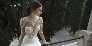What are lace dresses and how to wear them?