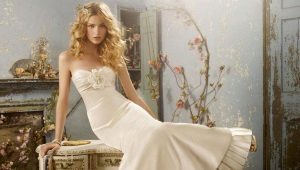 Ivory wedding dress