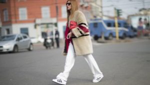 Pants with sneakers and sneakers