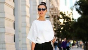 High-waisted trousers