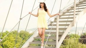 Fashion tractor-soled sandals