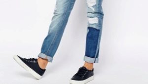 Slip-on sneakers with laces