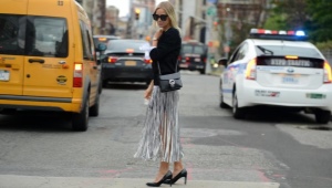 Black pumps