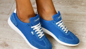 Mesh sneakers