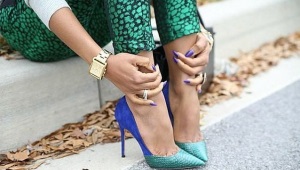 Stiletto pumps