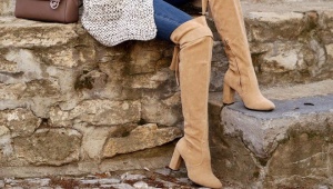 Beige suede boots