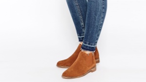 Ankle boots without heels