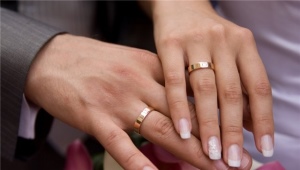 Classic wedding rings